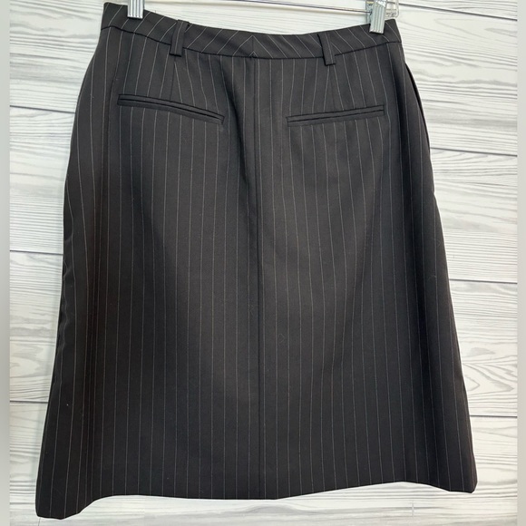 Banana Republic Factory BLACK pinstripe pencil skirt lined inside - Size 6 - Picture 2 of 9